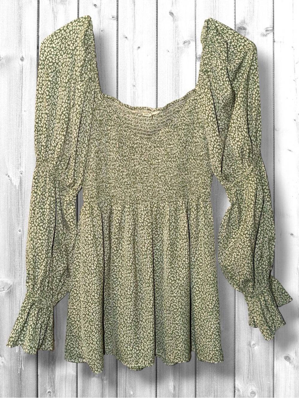 🌼Vine & Love Sage Green Floral Smocked Peasant Top